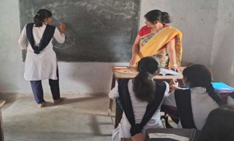 ১৯৭৯ শূন্য পদে শিক্ষক ও অ্যাসিস্ট্যান্ট পদে নিয়োগ!